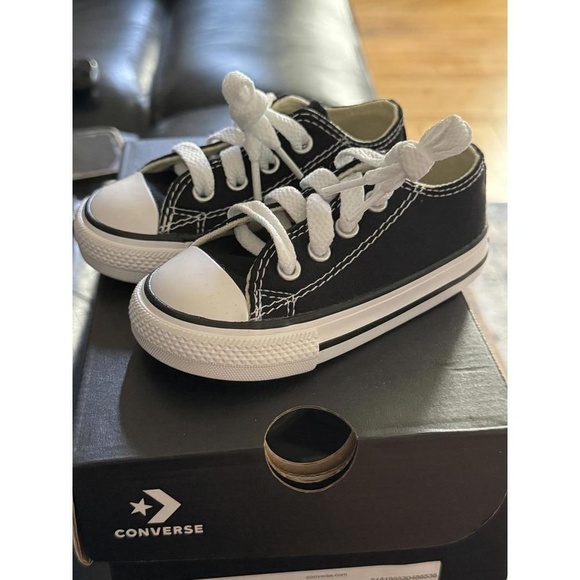 Converse Chuck Taylor - size 5 child - Picture 1 of 7